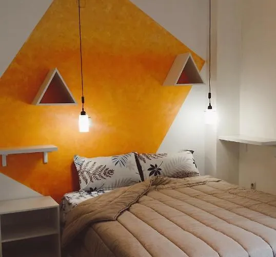 Sunny Street Apartment *